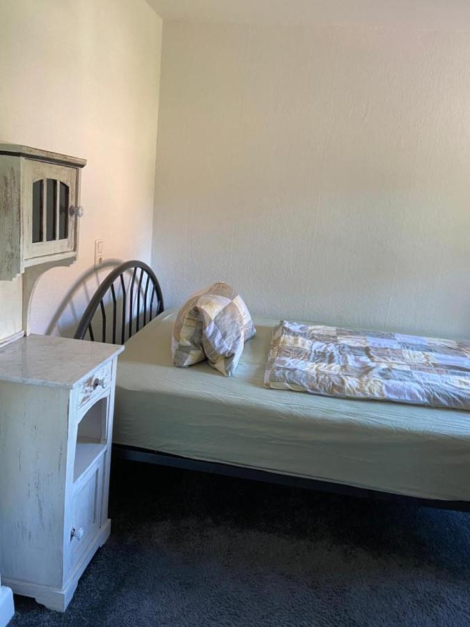 Privates Appartment Ferienwohnung Im Einfamilienhaus Dusseldorf Bagian luar foto